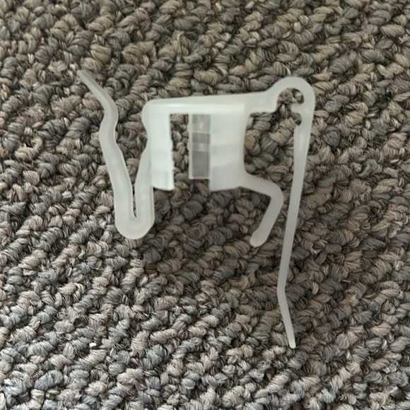 Gutter Clips, decorates 50’ of gutters, use with any threaded-end pole - Picture 4 of 7